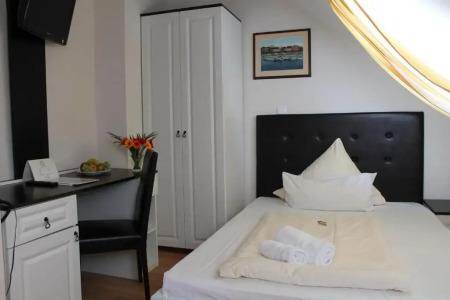 am Schloss Biebrich - 3