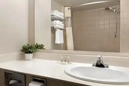 Days Inn by Wyndham Ottawa Airport - 16