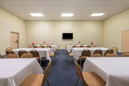 Red Roof Inn Fort Worth West - 15