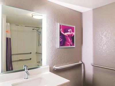 La Quinta Inn & Suites by Wyndham Denver Airport DIA - 7