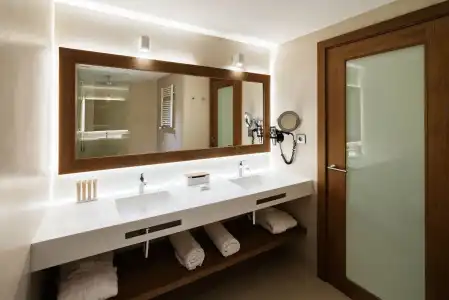 Lamaro - 9