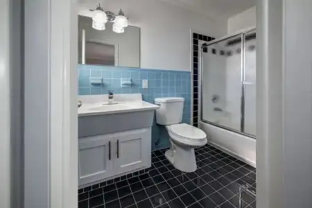 May-Dee Suites - 26