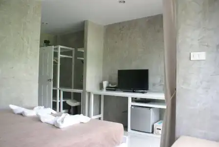Ban's Avenue Guest House - 8