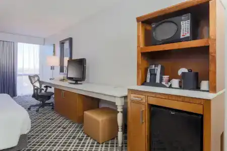 Hilton Garden Inn Dallas/Market Center - 73