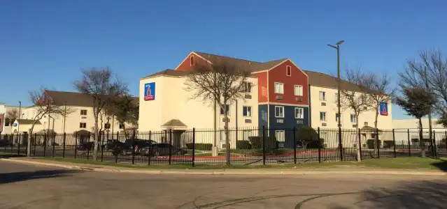 Studio 6 Dallas, TX - 18