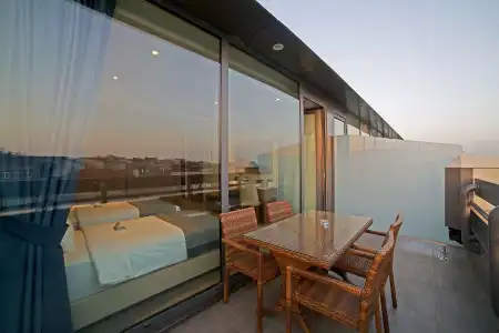 Ramada by Wyndham Old City - 3