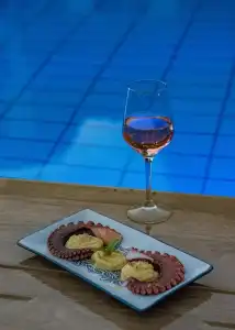 Aeolos Boutique and Suites - 10