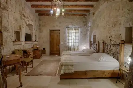 Hera Cave Suites - 106
