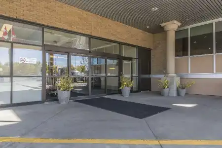DoubleTree by Hilton Calgary North - 24