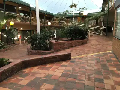 Mayfair Plaza Motel - 11