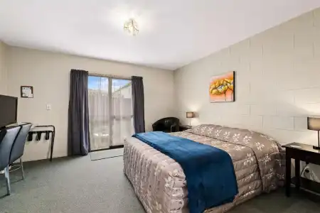 Econo Lodge Canterbury Court - 33