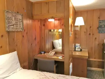 Park Motel and Cabins - 213