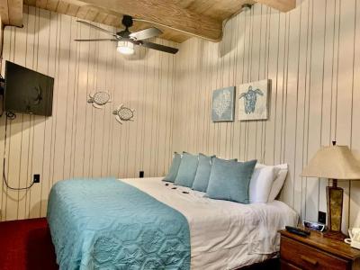 Breakers Boutique Inn - 38