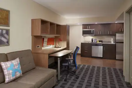 TownePlace Suites by Marriott Windsor - 5