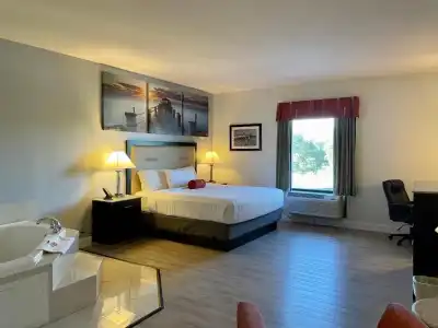 Days Inn & Suites by Wyndham Lakeland - 129