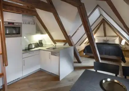 3 Epoques Apartments by Adrez Living - 12