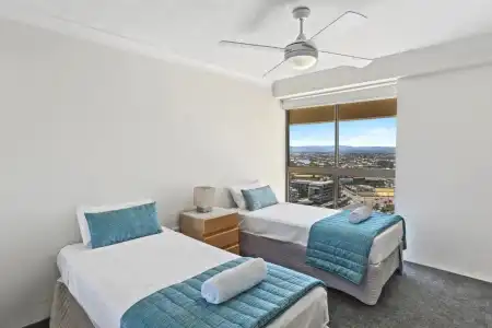 Gemini Court Holiday Apartments - 327