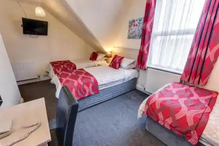 Sportsview Guest House - 56
