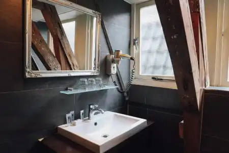 Corner House - 33