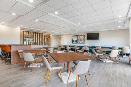 Comfort Inn & Suites Madison East Interstate I-90 - 24