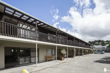 Commodore Motels - 14