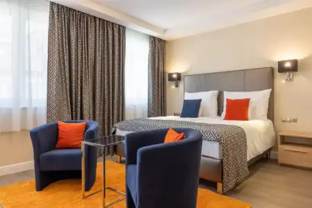 Silver Crown & Residence - 41