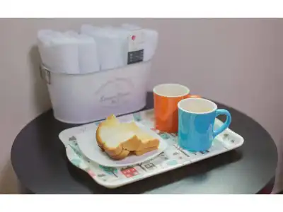 KW Hongdae Line Hostel - 9