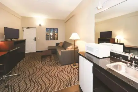La Quinta Inn by Wyndham Sandusky near Cedar Point - 17