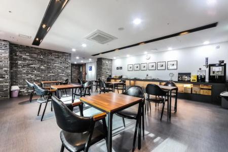 Dynamic Guesthouse - 16