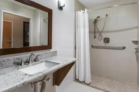 Comfort Suites University - 52