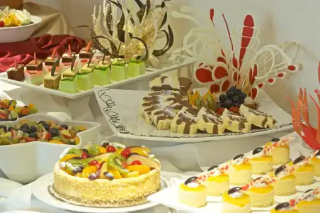 Golden Tulip Sharjah Apartments - 12