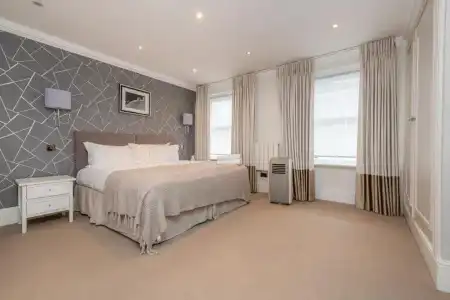 Queensgate Court - 261