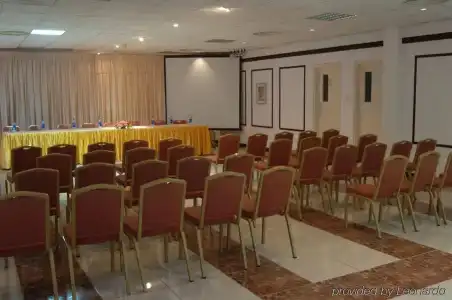 Tulip Inn Downtown Muscat - 28
