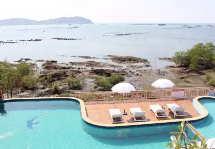 Bai Bua Beach Resort - 10