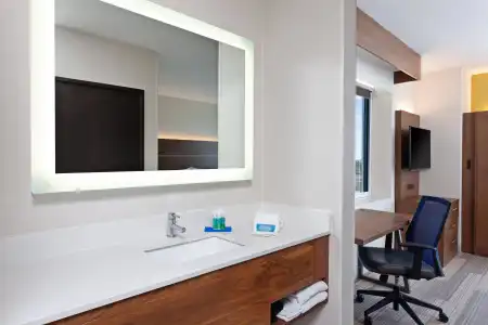 Holiday Inn Express Los Angeles Airport by IHG - 35
