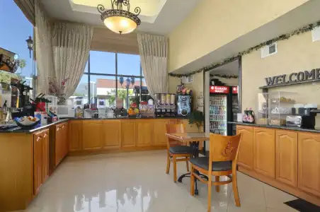 Travelodge By Wyndham Pasadena Central - 8