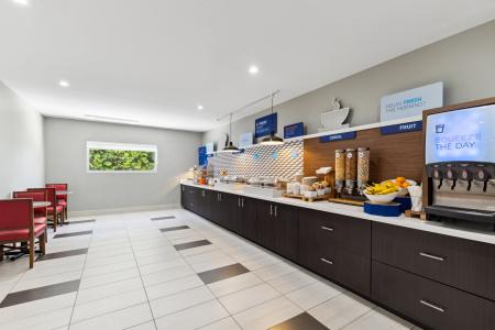 Holiday Inn Express & Suites Mountain View Silicon Valley by IHG - 40