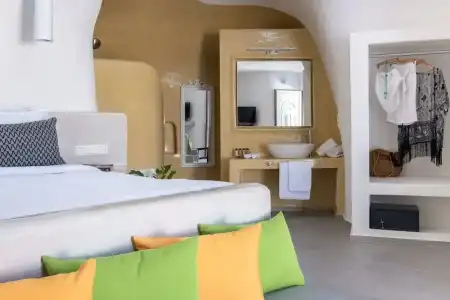 Santoterra Antigua Suites - 48