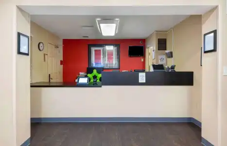 Southpoint Suites - 12