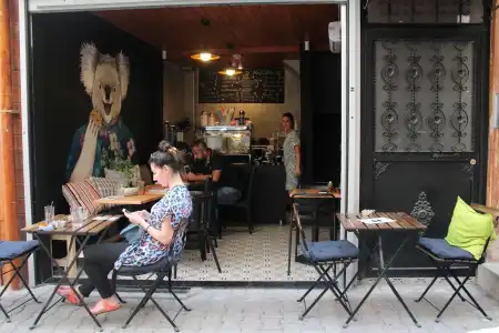Cheers Midtown Hostel - 9