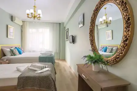Sofia Corner - 64