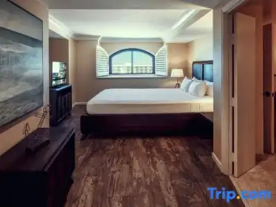 The Waterfront Beach Resort, A Hilton - 296
