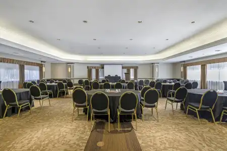 Best Western Plus Stoneridge Inn & Conference Centre - 18