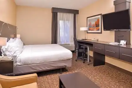 Holiday Inn Express & Suites Topeka West I-70 Wanamaker by IHG - 71