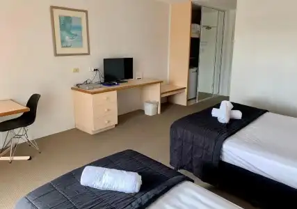 Outrigger Burleigh - 31