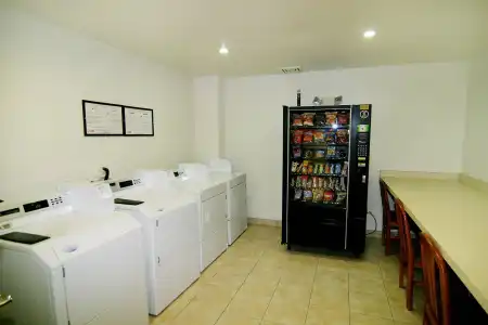 Best Western Plus Las Vegas West - 13