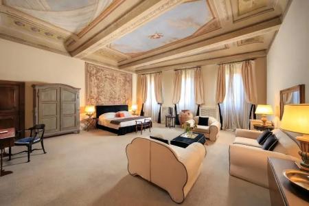 J and J Historic House - 41