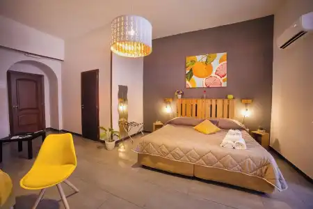 H. G. Boutique Toledo Napoli Centro - 90