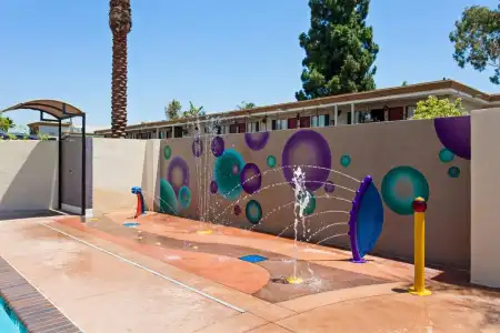 Holiday Inn Express & Suites Anaheim Resort Area by IHG - 9