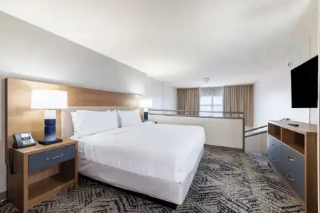 Holiday Inn & Suites London by IHG - 40